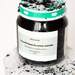 Mascarilla de carbón activado en base de miel