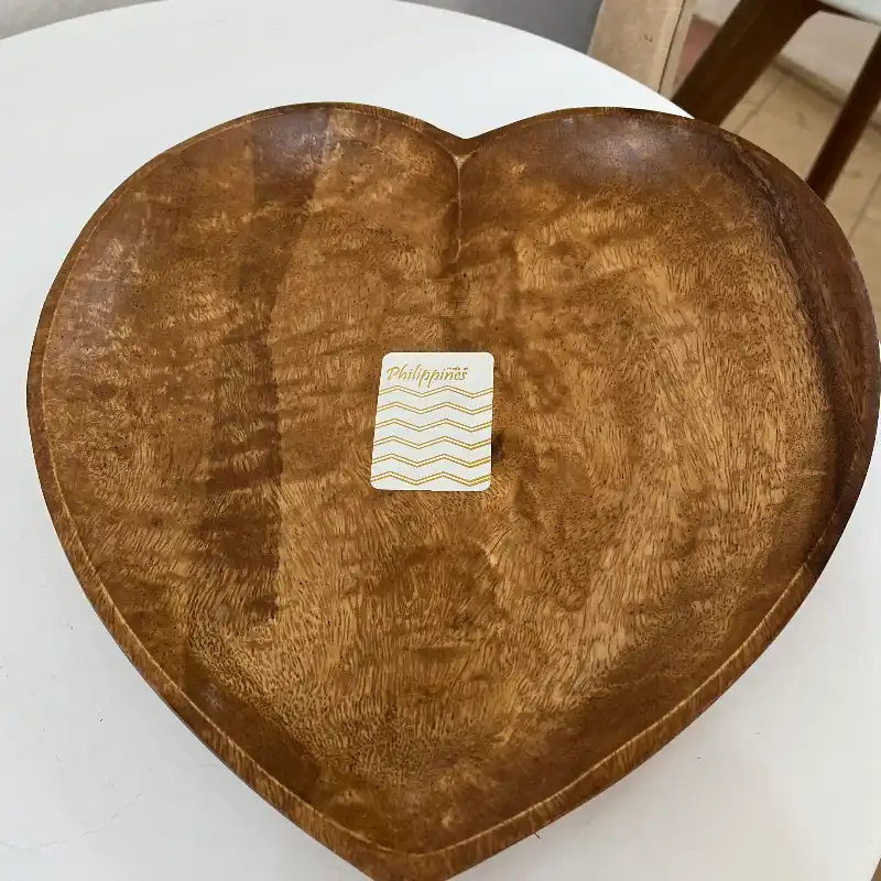 Base de madera en forma de corazón