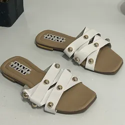 Sandalias descalzadas