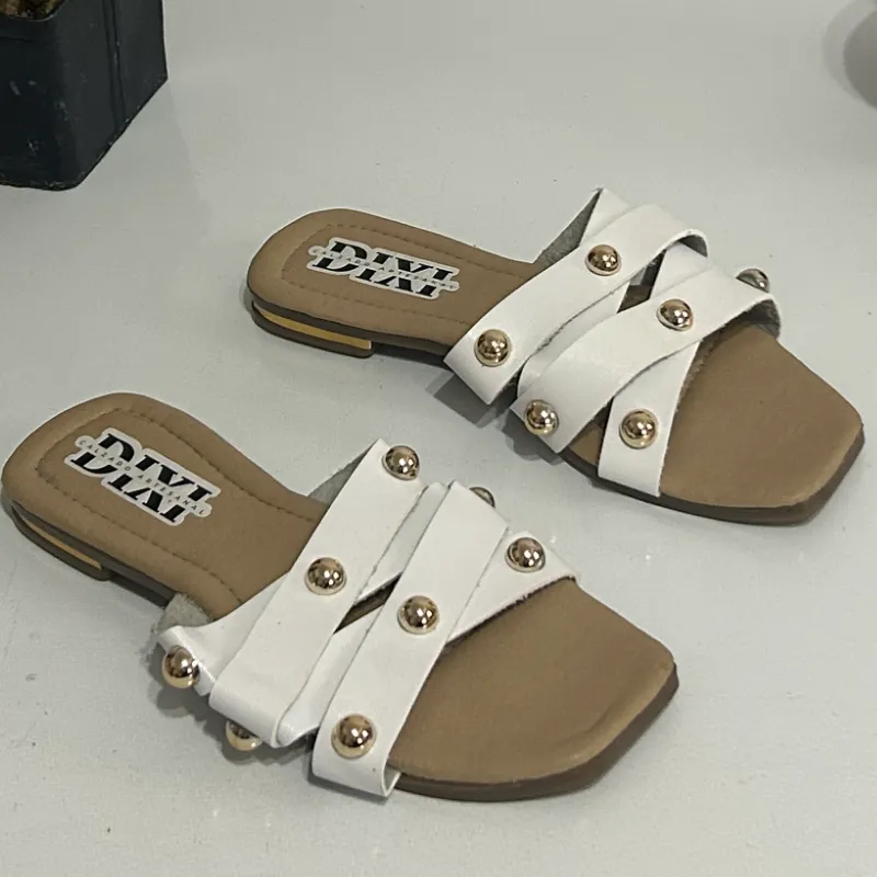 Sandalias descalzadas