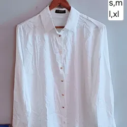 Blusa con cuello camisa satinada blanca manga larga