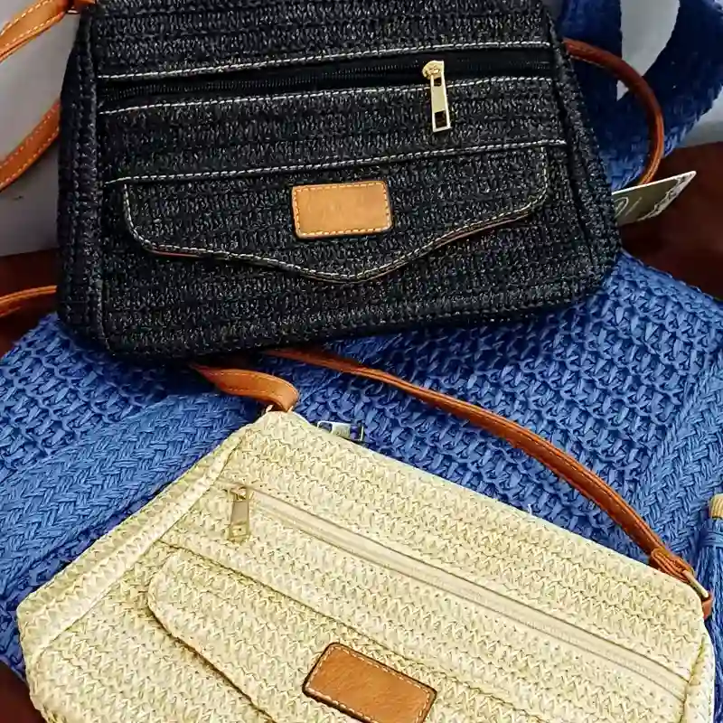 Cartera bandolera mediana de rafia