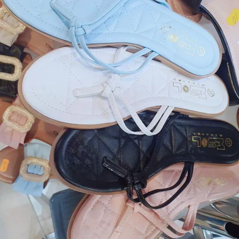 Sandalias descalzadas planas