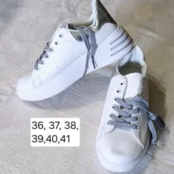 Tenis blancos detalles plata y cobre suela alta