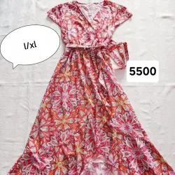 Vestido falda asimétrica rojo.