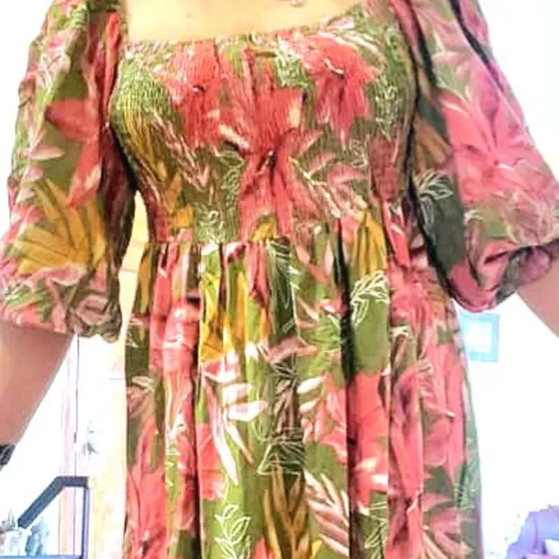 Vestido largo mangas 3/4 abullonadas estampado tropical