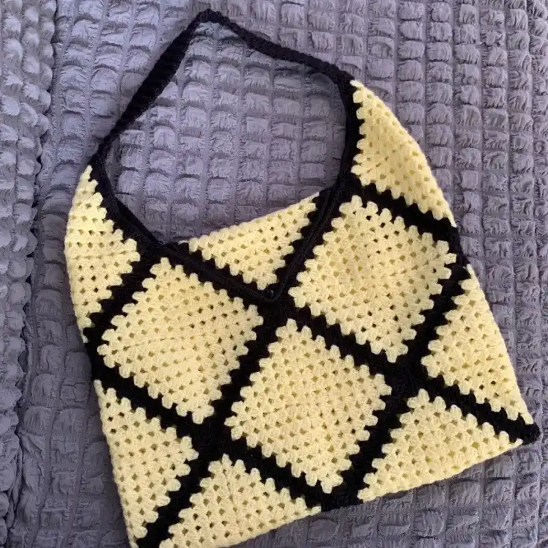 Blusa + bolso granny square amarillo y negro