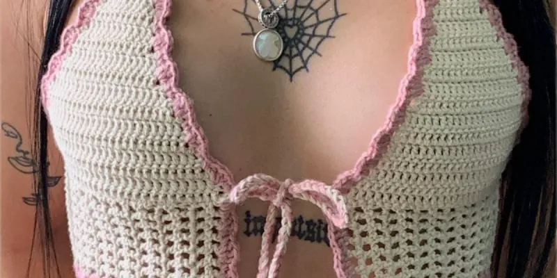 Top con borde de color