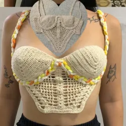 Top sirena con trenzas de color