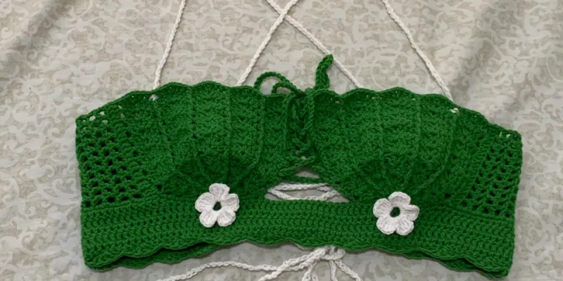 Top verde con flores
