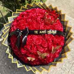 Ramo de 100 rosas eternas