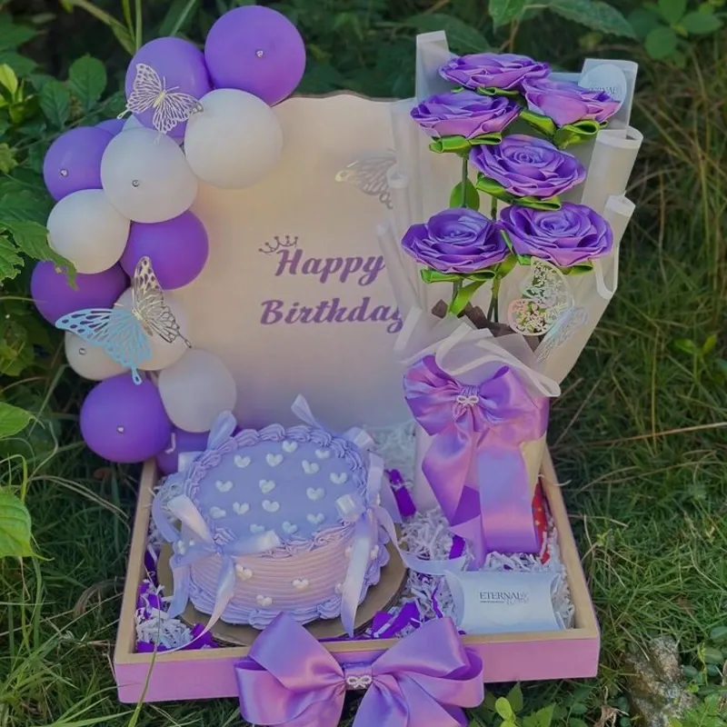 Caja de regalo kake y rosas