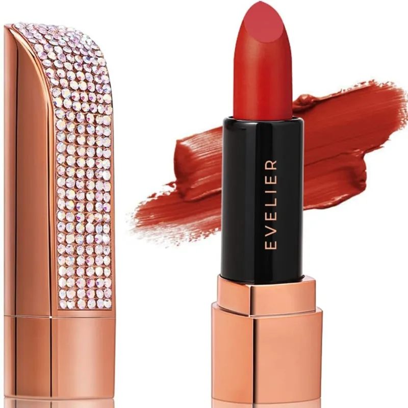 lápiz labial con acabado satinado mate