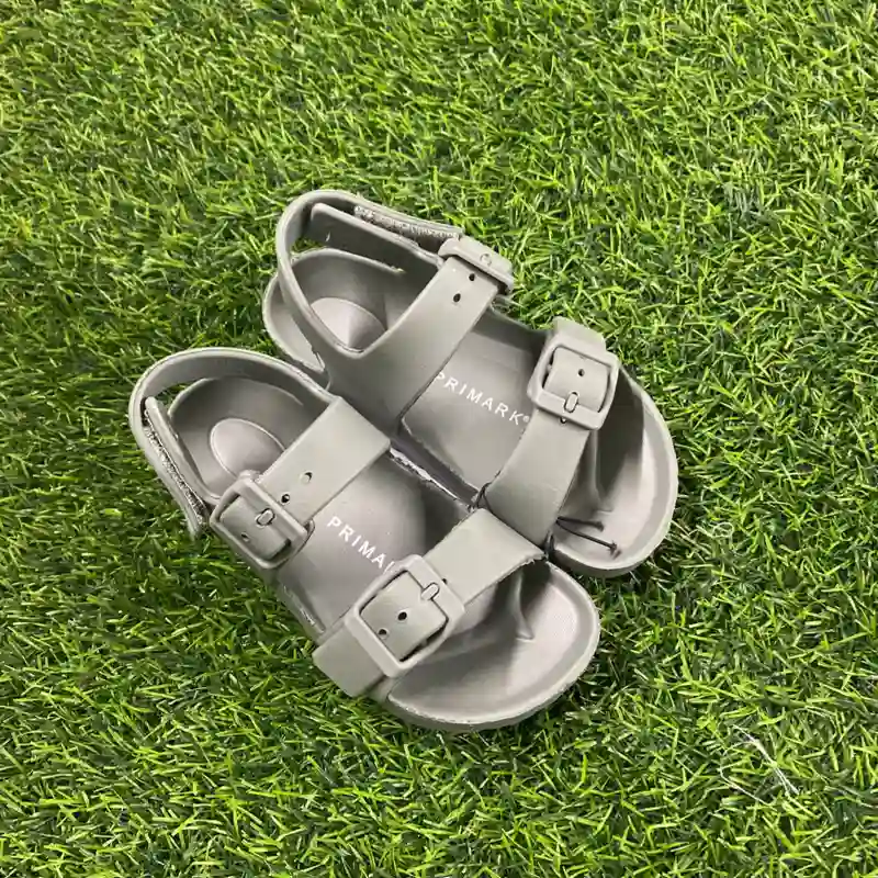 Sandalias verdes primark 