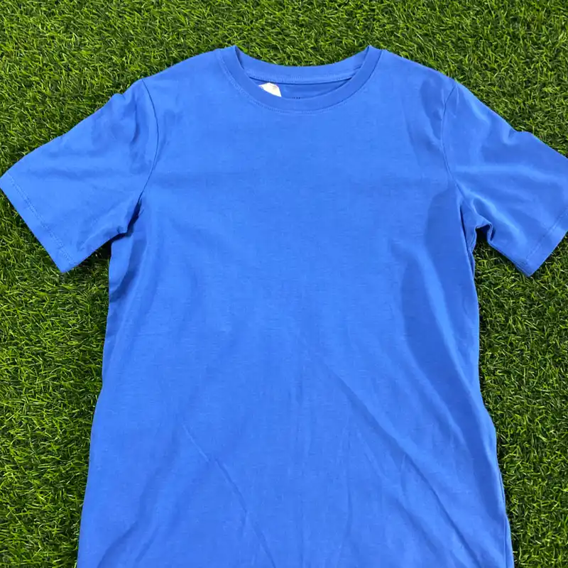 T-shirt azul 