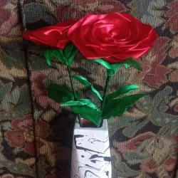 Búcaro de 3 rosas