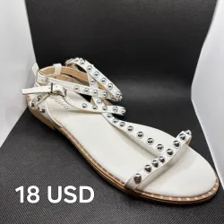 Sandalias planas con tachuelas bordadas 