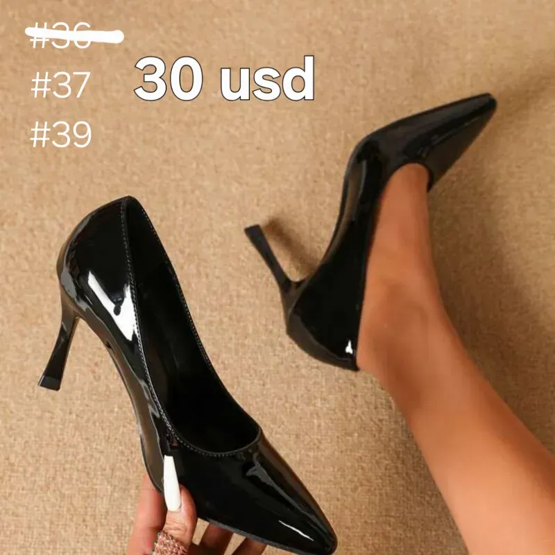 Stilettos con tacón cónico 