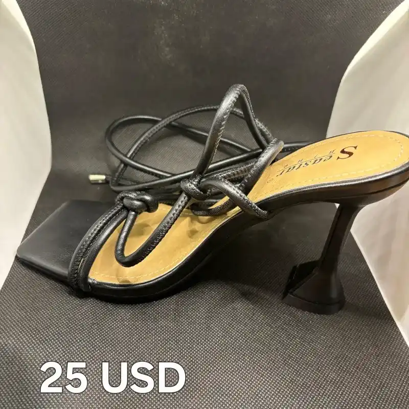 Tacones Cocalecas Negros con Tacón Cónico 