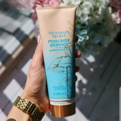 Poolside Service💙