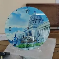 Reloj redondo de cristal