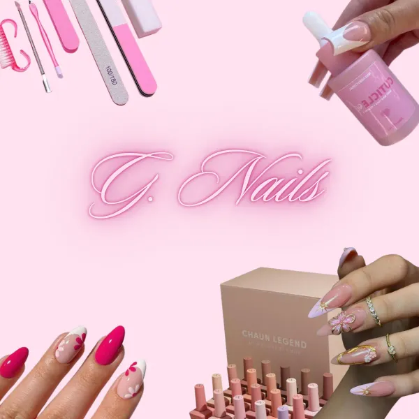 En nuestro estudio de uñas cuidamos cada detalle para realzar la belleza de tus manos y pies con elegancia y estilo. Nos especializamos en manicura, pedicura, diseño y técnicas modernas, siempre priorizando la salud de la uña natural y un acabado impecable.

Además, contamos con una selección de artículos de belleza como productos para manicura, pestañas, peluquería y cuidado personal, ideales para complementar tu rutina en casa.

Un espacio acogedor y pensado para que te sientas cómoda mientras te consientes.