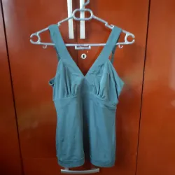 Blusa Color Verde Olivo de Tirante Ancho