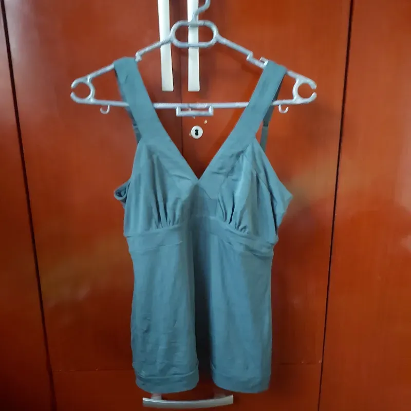 Blusa Color Verde Olivo de Tirante Ancho
