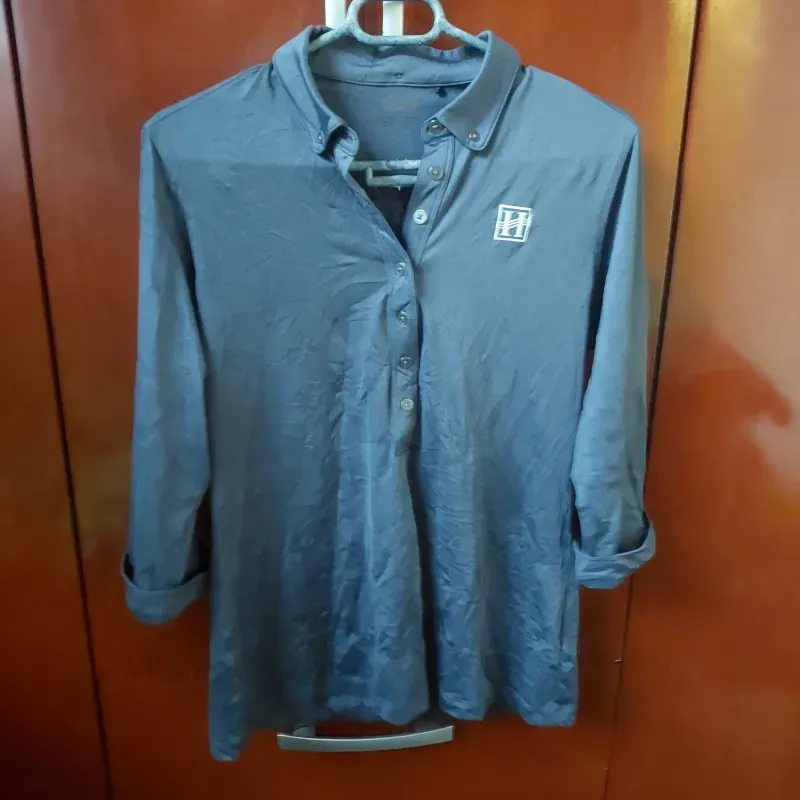 Blusa Gris de Mamga Larga con Botones