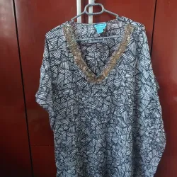 Blusa Playera Con Adornos