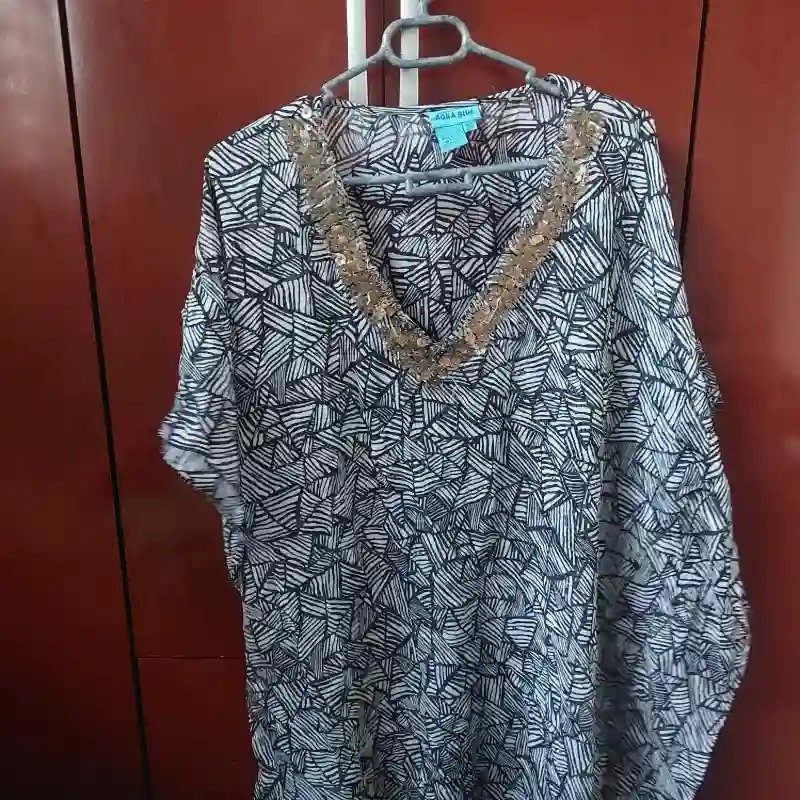 Blusa Playera Con Adornos