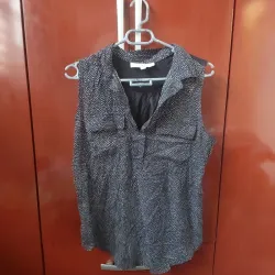 Camiseta Negra sin Mangas con Puntos Blancos