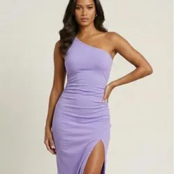 VESTIDO DE UN HOMBRO MORADO