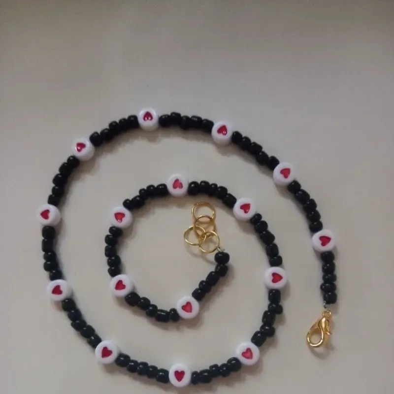 Collar de corazones negro