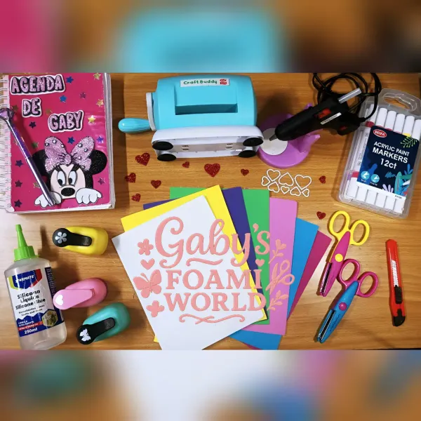 ✨ Detalles hechos a mano con amor ✨
Cada pieza de foami que creamos es única: delicada, colorida y llena de estilo. Letras, figuras y decoraciones hechas a mano para darle un toque especial y elegante a tus celebraciones o espacios. Porque cada detalle cuenta, y el nuestro está hecho pensando en ti. Trabajamos por encargo con al menos 5 días de antelación.