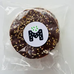 Galleta de arroz con cobertura de chocolate y frutos secos