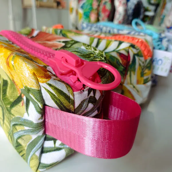 Gao Habana es una marca tropical creada por Annalisa Gallina, italiana aplatanada en Cuba.
Una casa, un bazar, un mixto de influencias: el gusto italiano y la creatividad y inspiración de la hermosa Cuba.
Textiles originales y extravagantes, vibra tropical y diseños inspirados a las calles de La Habana.
Todo hecho a mano en Cuba.
Mi Gao es tu Gao, mi casa es tu casa.