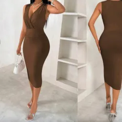 Vestido midi ajustado color chocolate
