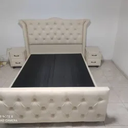 CAMA CON PIELERA Y MESITAS 