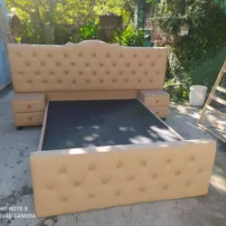 CAMA CON PIELERA Y MESITAS 