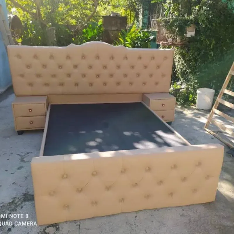CAMA CON PIELERA Y MESITAS 