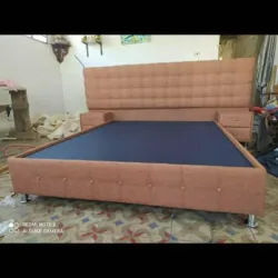 CAMA SIN PIELERA Y CON MESITAS