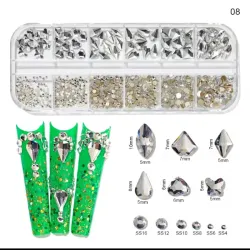 Caja de piedras plateadas