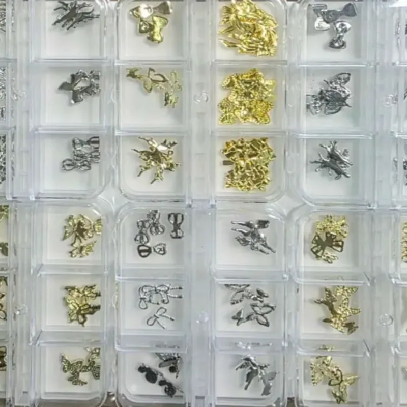 Decoración metálica (dorada y plateada)