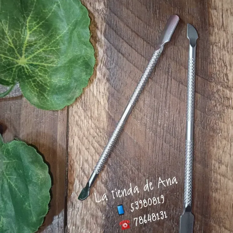 Empujador de cutículas 