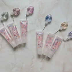 Brillo con llavero de corazón 