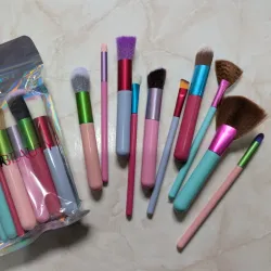 Paquetes de 10 brochas de maquillaje 