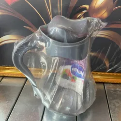 Jarra de agua de plástico