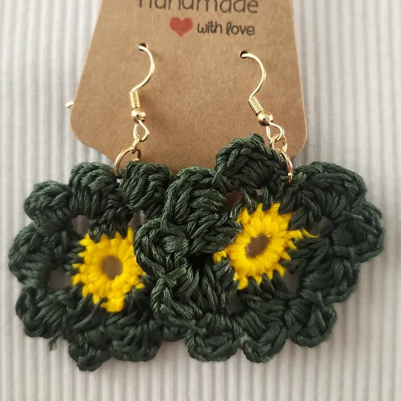 Arete de flor azul oscuro