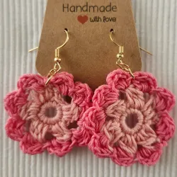 Aretes de flor rosados